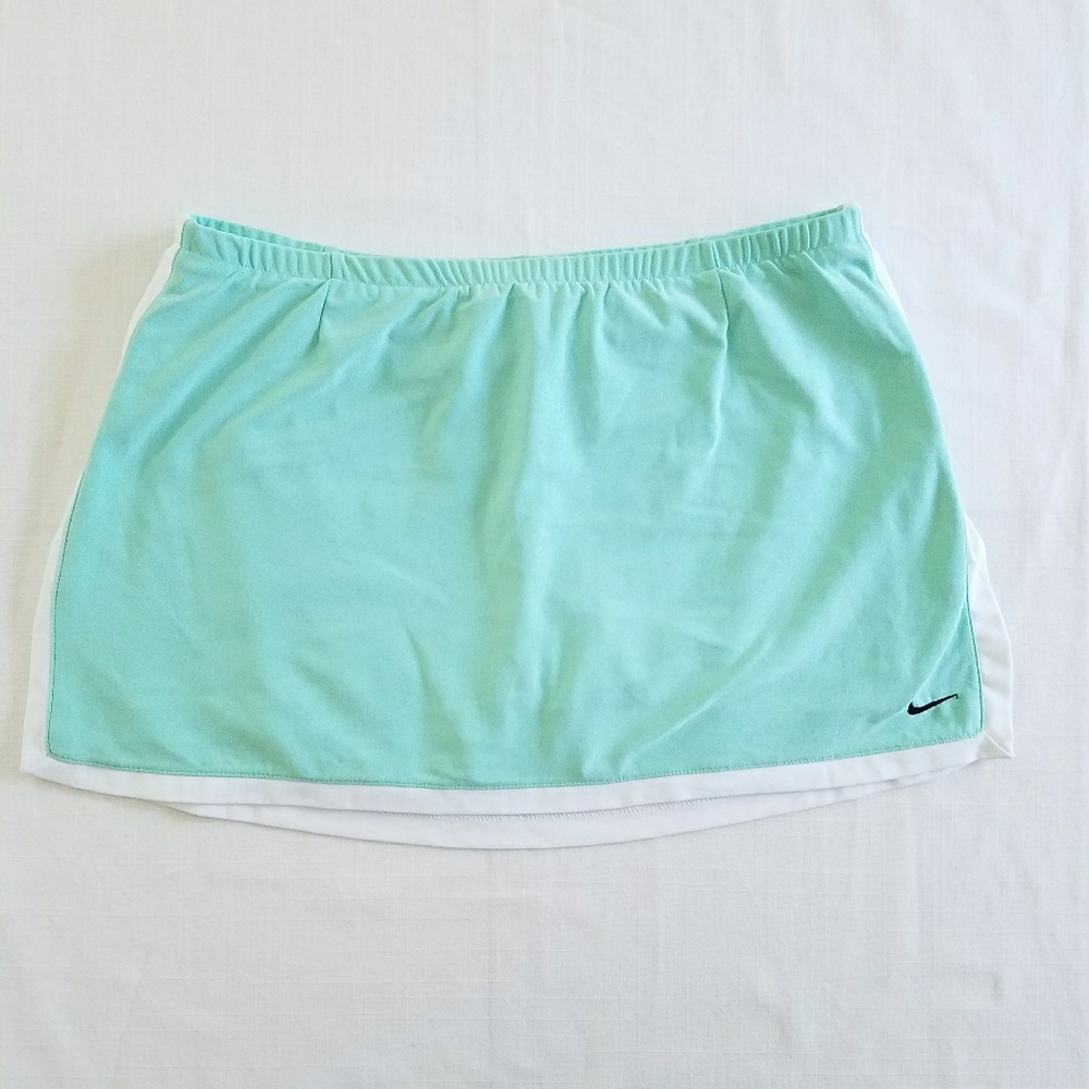 Nike mint green tennis skirt